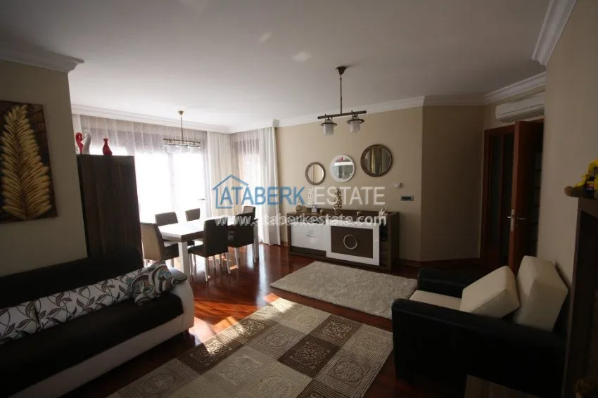 Четырехкомнатная квартира от собственника в элитном комплексе Сельджуклу Конаклары 29 