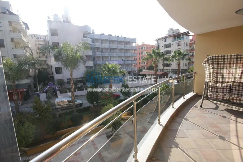 Четырехкомнатная квартира от собственника в элитном комплексе Сельджуклу Конаклары 31 