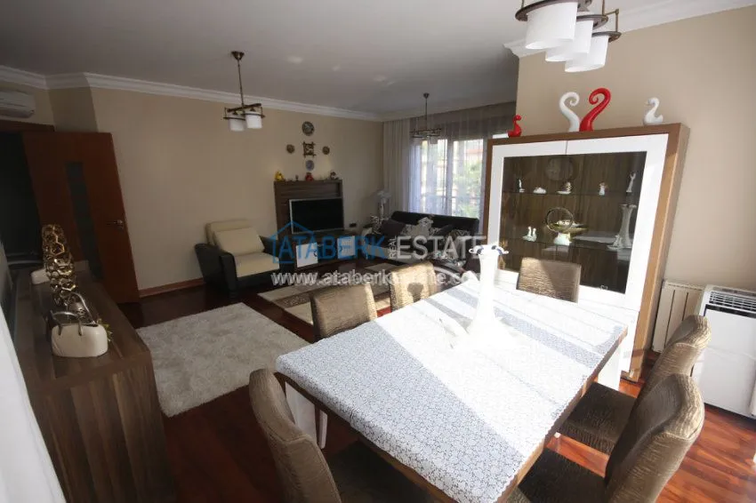 Четырехкомнатная квартира от собственника в элитном комплексе Сельджуклу Конаклары 32 