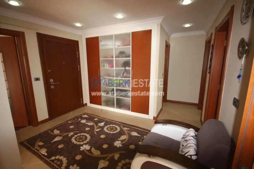 Четырехкомнатная квартира от собственника в элитном комплексе Сельджуклу Конаклары 34 