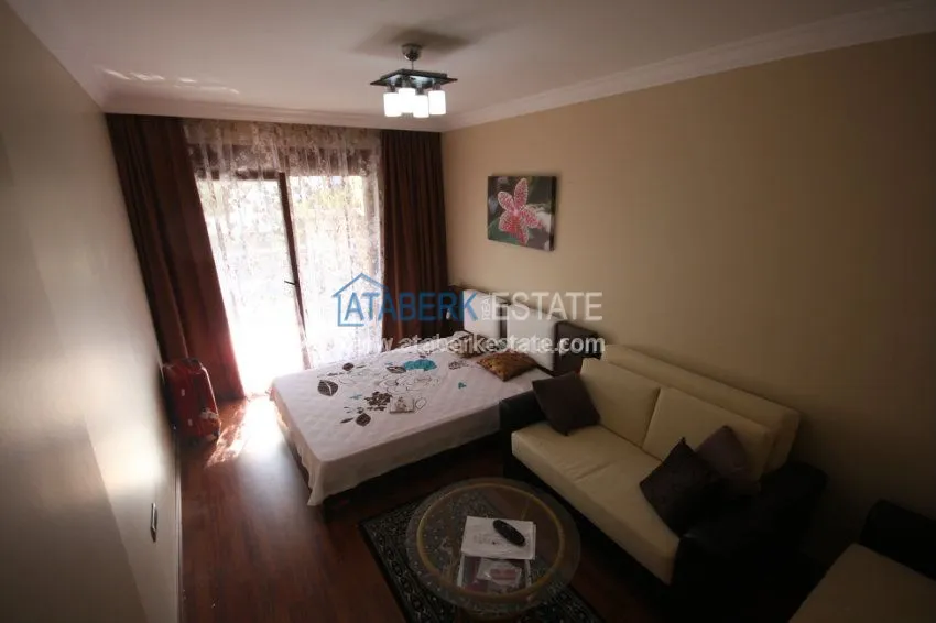 Четырехкомнатная квартира от собственника в элитном комплексе Сельджуклу Конаклары 37 