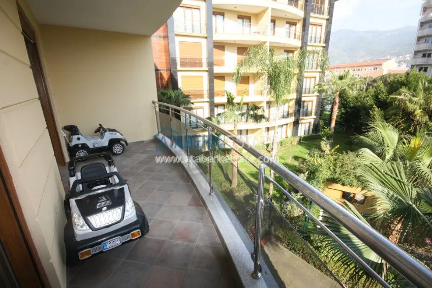 Четырехкомнатная квартира от собственника в элитном комплексе Сельджуклу Конаклары 41 