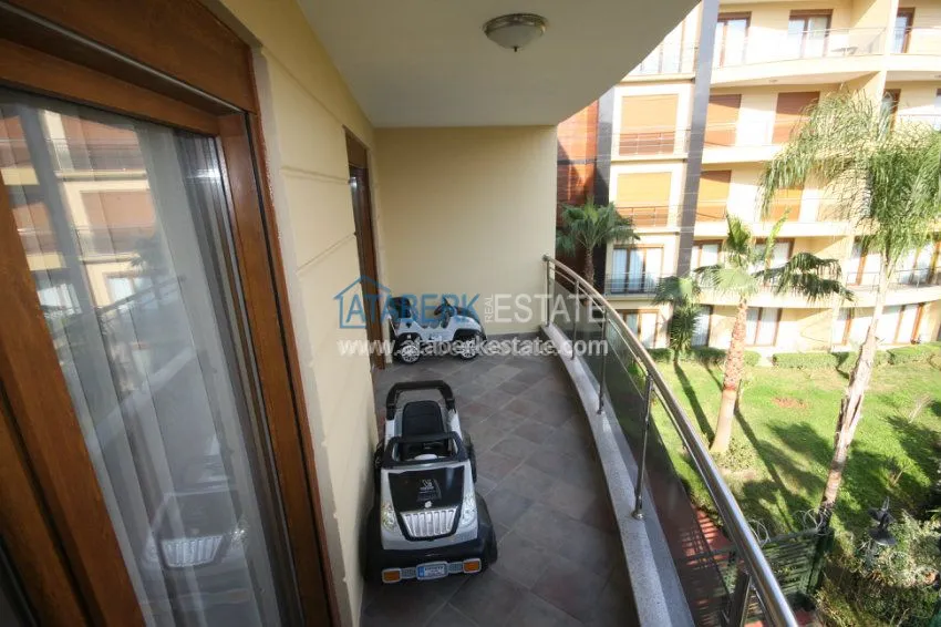 Четырехкомнатная квартира от собственника в элитном комплексе Сельджуклу Конаклары 42 