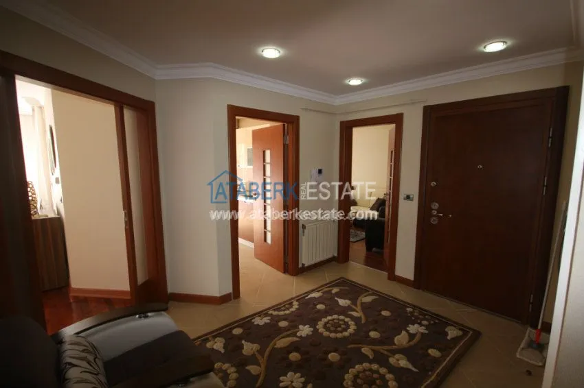 Четырехкомнатная квартира от собственника в элитном комплексе Сельджуклу Конаклары 43 