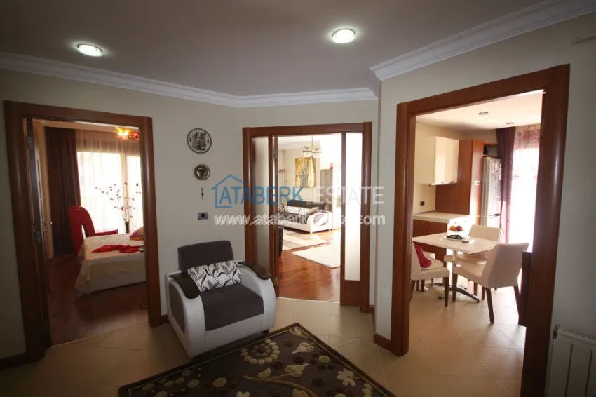 Четырехкомнатная квартира от собственника в элитном комплексе Сельджуклу Конаклары 45 