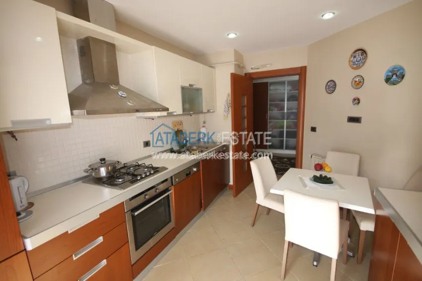 Четырехкомнатная квартира от собственника в элитном комплексе Сельджуклу Конаклары 48 