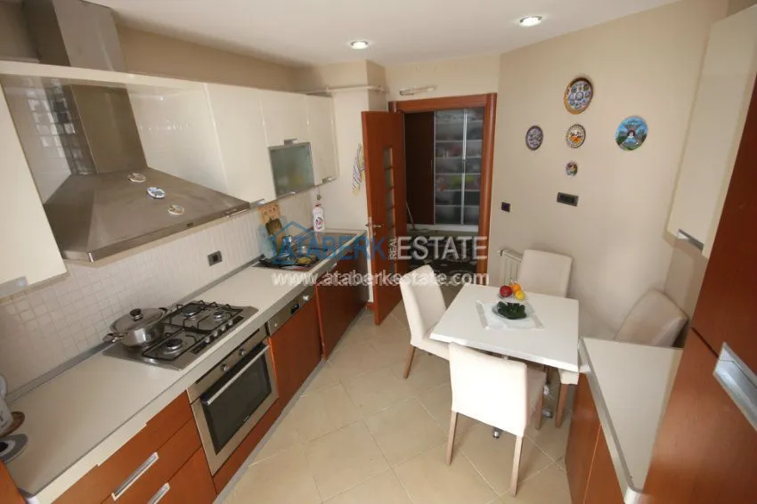 Четырехкомнатная квартира от собственника в элитном комплексе Сельджуклу Конаклары 49 