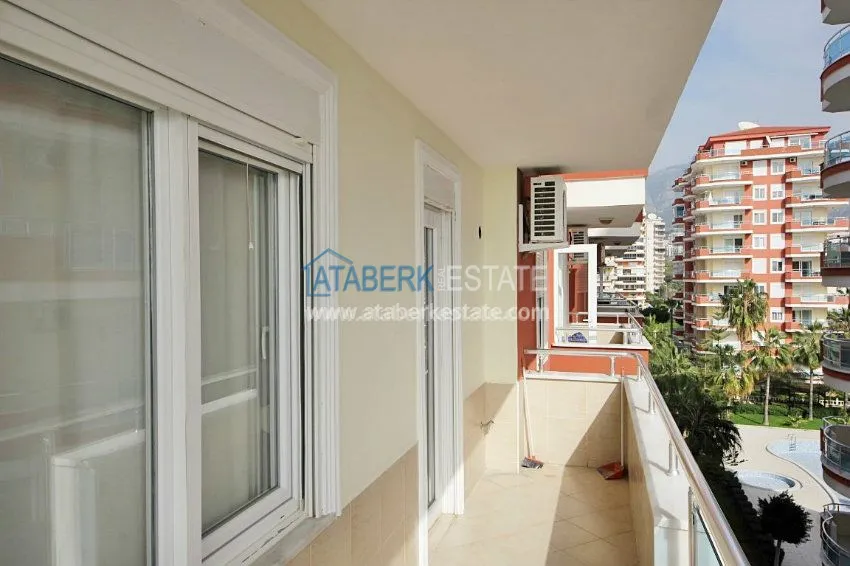 Трехкомнатная квартира на первой береговой линии, с видом на море по умеренной цене. 6 