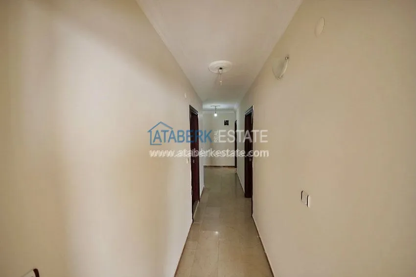 Трехкомнатная квартира на первой береговой линии, с видом на море по умеренной цене. 8 