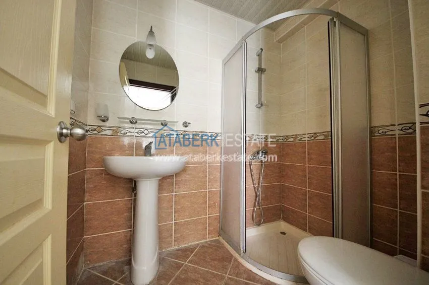 Трехкомнатная квартира на первой береговой линии, с видом на море по умеренной цене. 15 