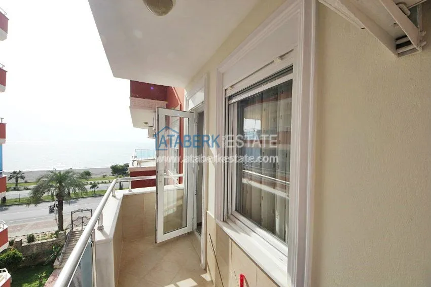 Трехкомнатная квартира на первой береговой линии, с видом на море по умеренной цене. 17 