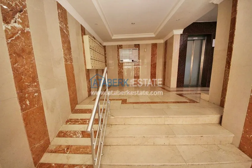 Трехкомнатная квартира на первой береговой линии, с видом на море по умеренной цене. 21 