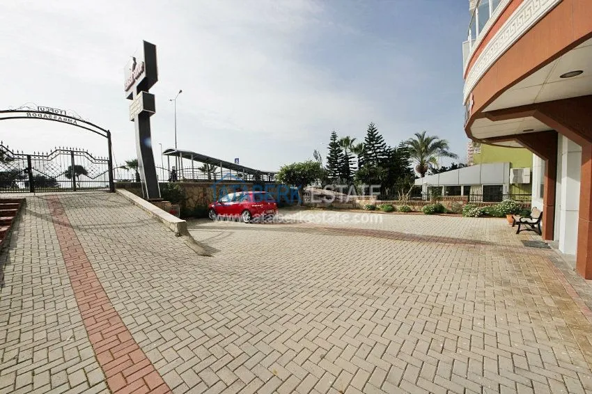 Трехкомнатная квартира на первой береговой линии, с видом на море по умеренной цене. 22 