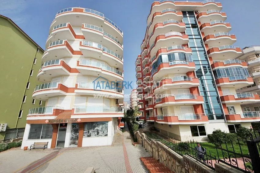 Трехкомнатная квартира на первой береговой линии, с видом на море по умеренной цене. 23 