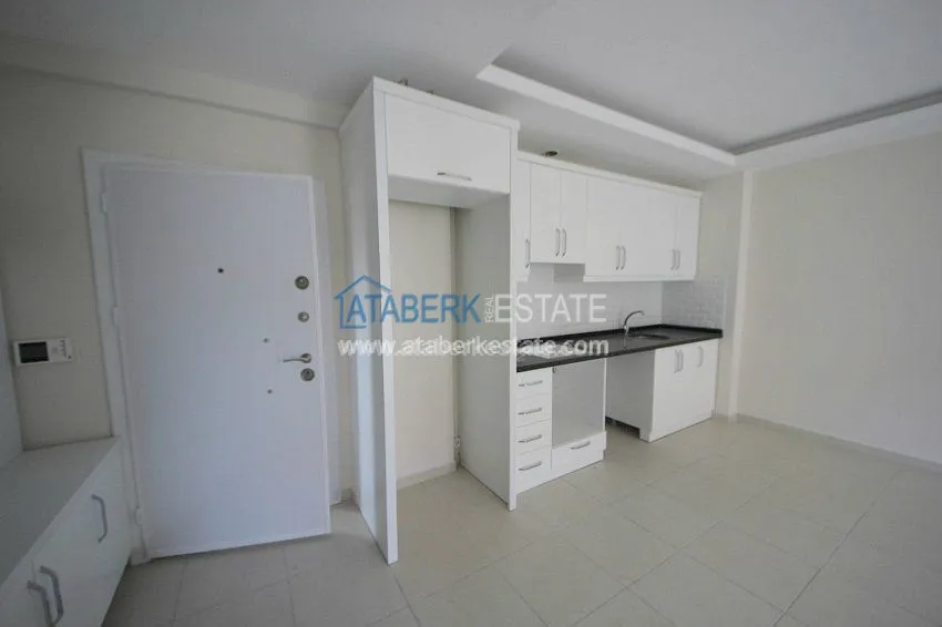 Трехкомнатная квартира с чудесным садом, в элитном комплексе, с видом на море. 12 