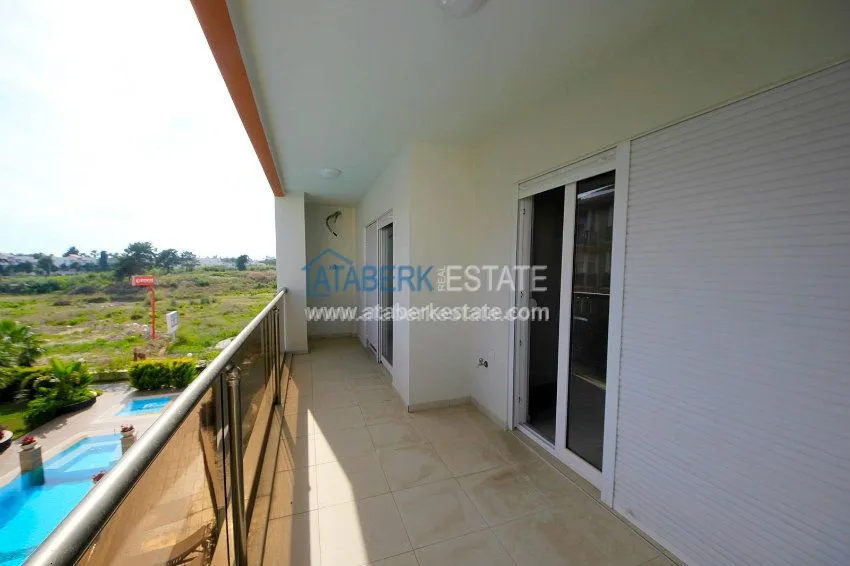 Трехкомнатная квартира с чудесным садом, в элитном комплексе, с видом на море. 13 