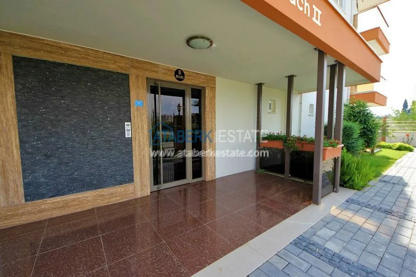 Трехкомнатная квартира с чудесным садом, в элитном комплексе, с видом на море. 17 