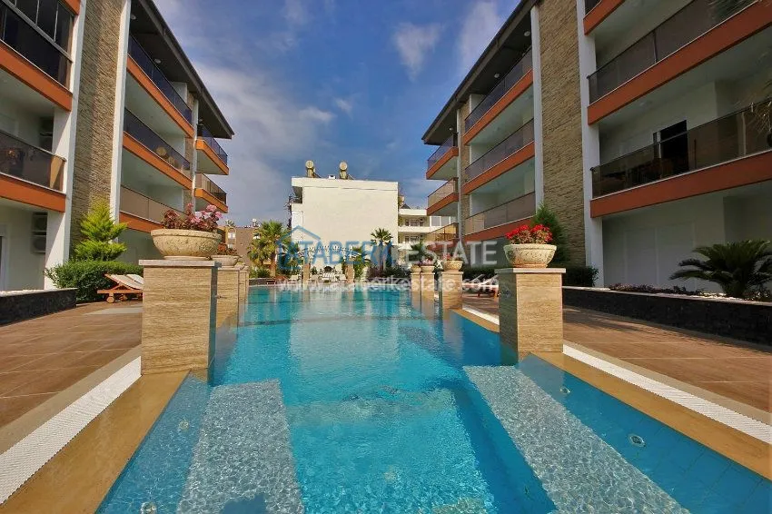 Трехкомнатная квартира с чудесным садом, в элитном комплексе, с видом на море. 20 