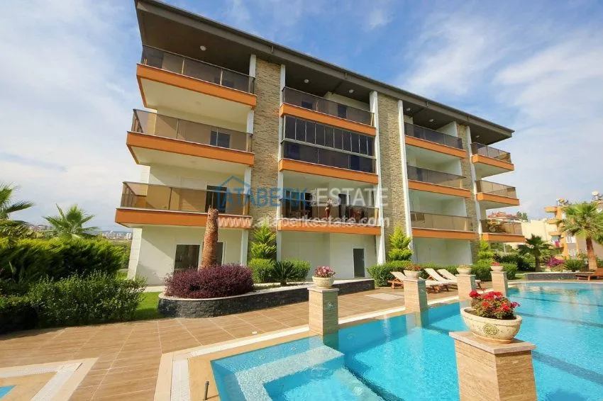 Трехкомнатная квартира с чудесным садом, в элитном комплексе, с видом на море. 21 