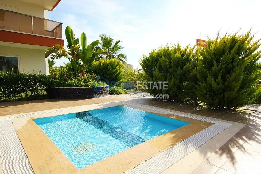 Трехкомнатная квартира с чудесным садом, в элитном комплексе, с видом на море. 24 