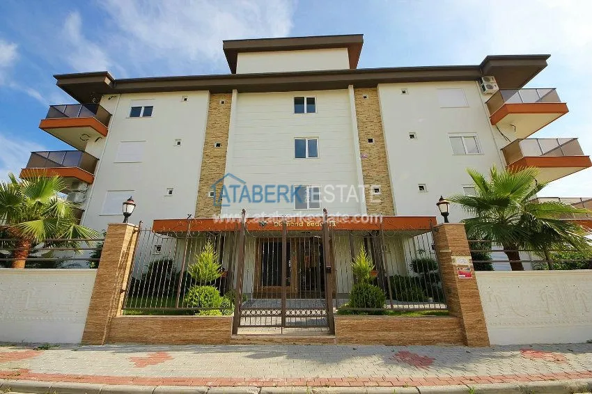 Трехкомнатная квартира с чудесным садом, в элитном комплексе, с видом на море. 25 