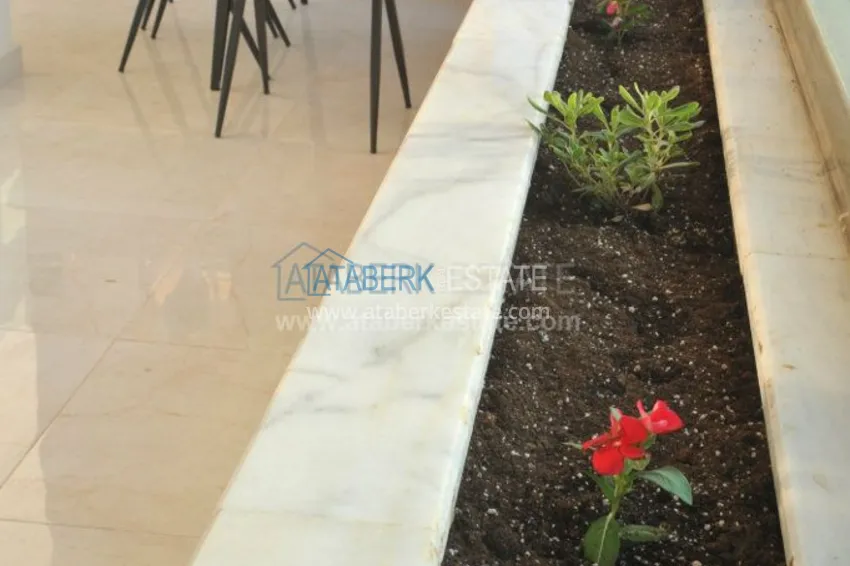 Complex within walking distance from Cleopatra Beach 12 