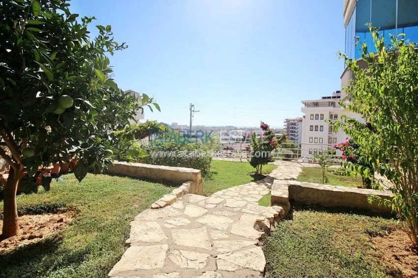 Апартаменты с великолепным видом на море и горы в Джикджили. 6 