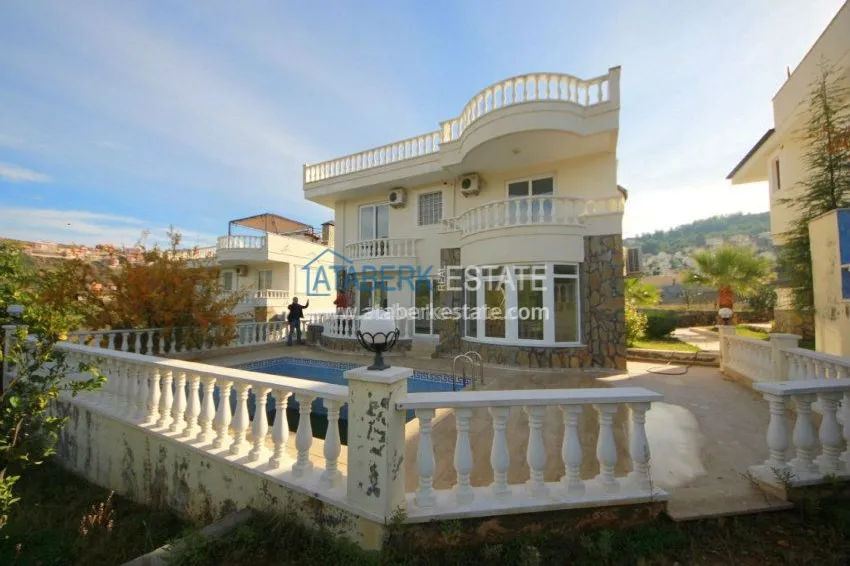 Вилла с собственным бассейном и 4 спальнями в районе Махмутлар. 3 