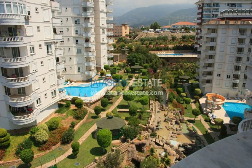 Квартира с двумя спальнями в современном комплексе района Тосмур 8 