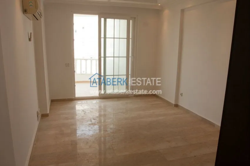 Квартира с двумя спальнями в современном комплексе района Тосмур 11 