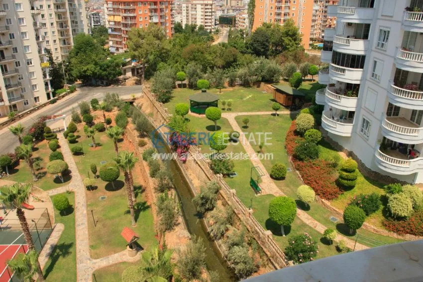 Квартира с двумя спальнями в современном комплексе района Тосмур 14 