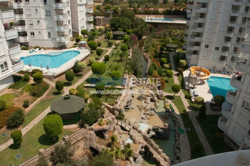 Квартира с двумя спальнями в современном комплексе района Тосмур 15 