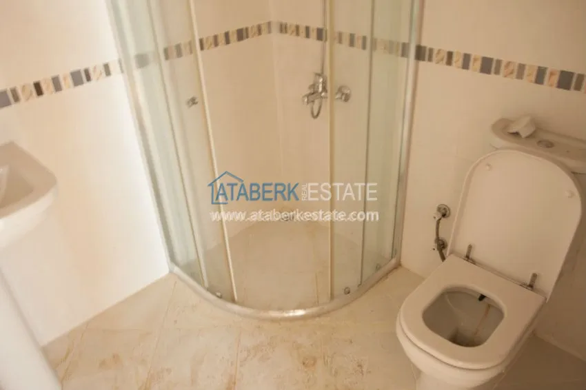 Квартира с двумя спальнями в современном комплексе района Тосмур 18 