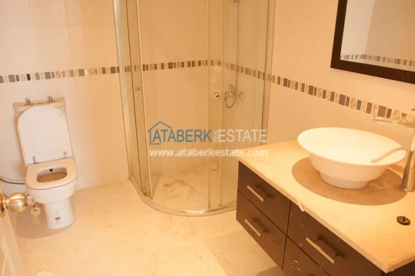 Квартира с двумя спальнями в современном комплексе района Тосмур 19 