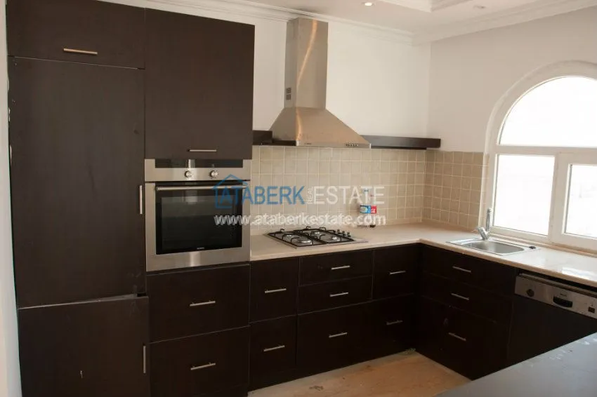 Квартира с двумя спальнями в современном комплексе района Тосмур 25 