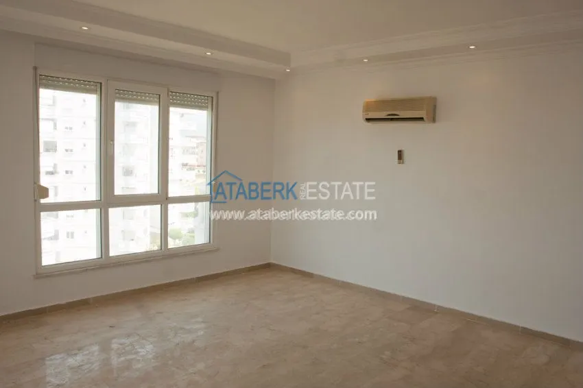 Квартира с двумя спальнями в современном комплексе района Тосмур 26 