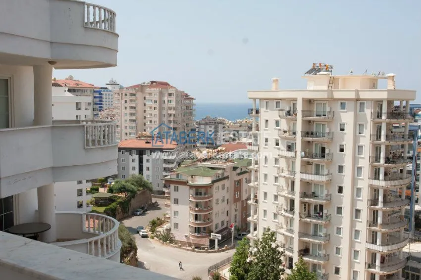 Квартира с двумя спальнями в современном комплексе района Тосмур 27 