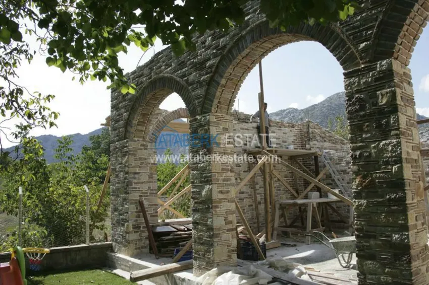 Особняк на этапе строительства у горной реки Дымчай 20