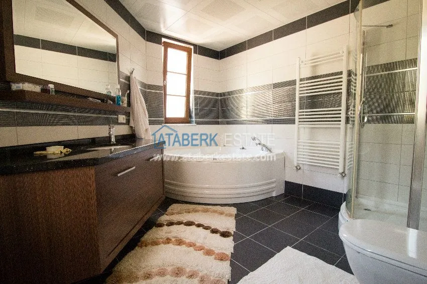 Exclusive mansion with stunning views! 32 