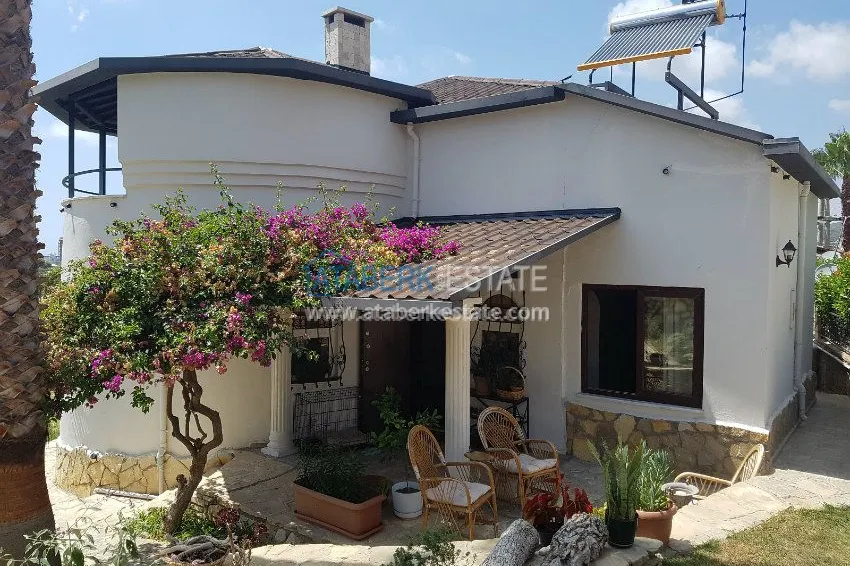 Furnished villa with land plot and equipment waiting for its owner! 1 