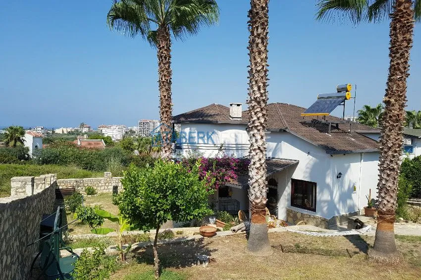 Furnished villa with land plot and equipment waiting for its owner! 12 