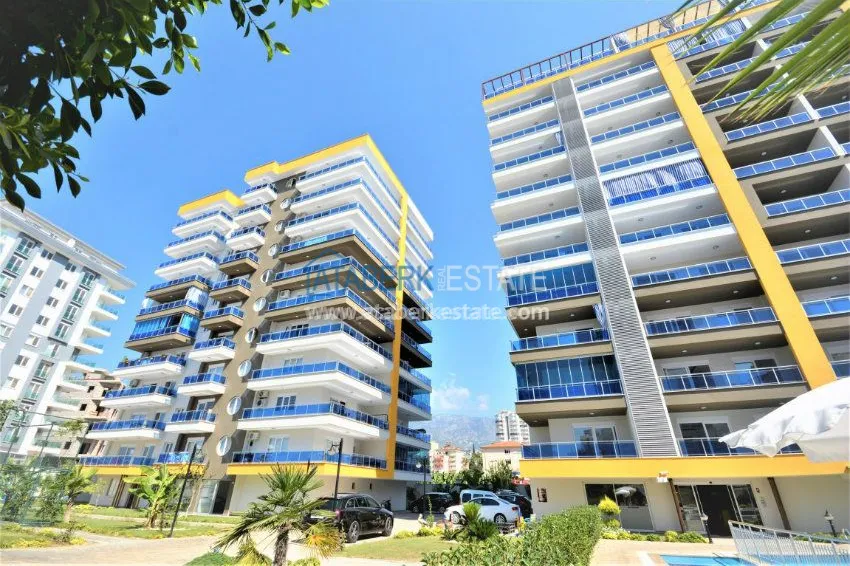 Трехкомнатная квартира в современном комплексе Махмутлара 27 