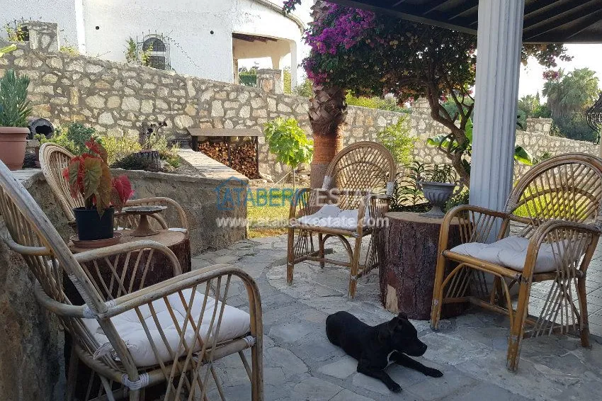 Furnished villa with land plot and equipment waiting for its owner! 17 