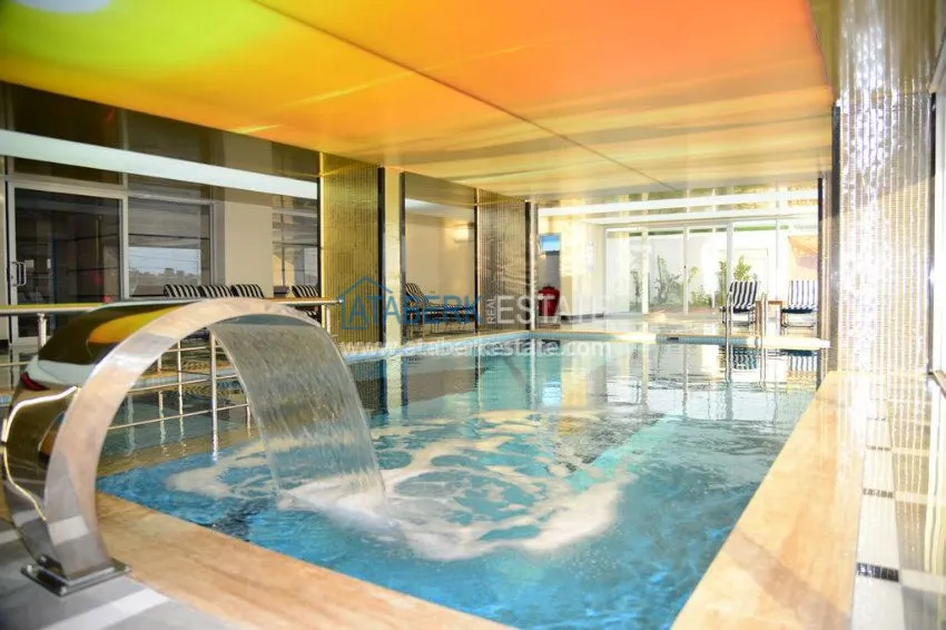 2+1 apartment in a complex with the developed infrastructure in Mahmutlar 10 