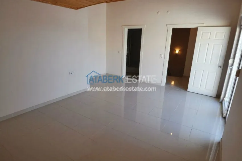 Частный дом с личным бассейном в районе Каргыджак 22 