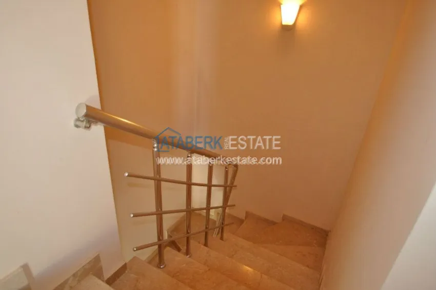 Частный дом с личным бассейном в районе Каргыджак 25 