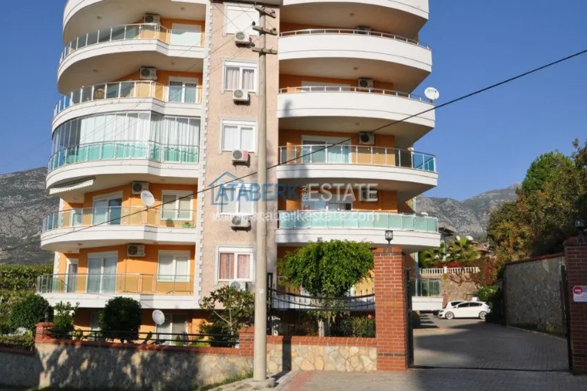 Частный дом с личным бассейном в районе Каргыджак 42 