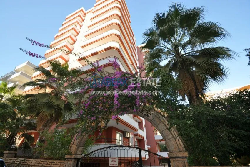 Трехкомнатная квартира с мебелью в Махмутлар. 1 