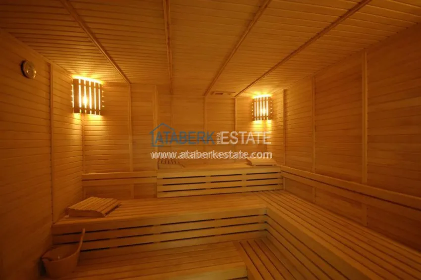 В прямой близости от моря шикарная трехкомнатная  меблированная квартира. 45 