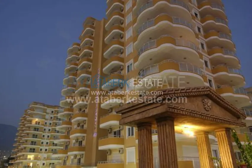 В прямой близости от моря шикарная трехкомнатная  меблированная квартира. 46 